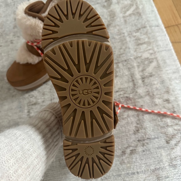 Women's UGG Classic Weather Hiker Waterproof Bootie - Picture 7 of 7